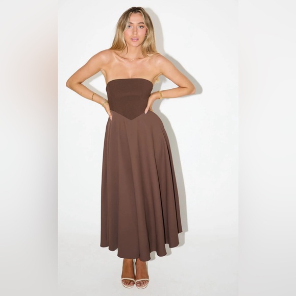 Elegant Brown Strapless Dress - Picture 1 of 5